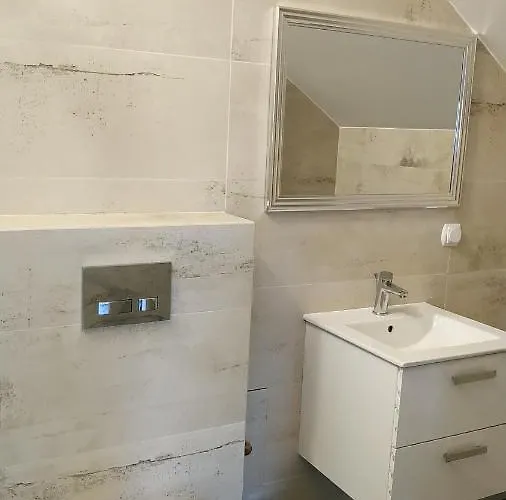 Witkacego Czerwony Apartment